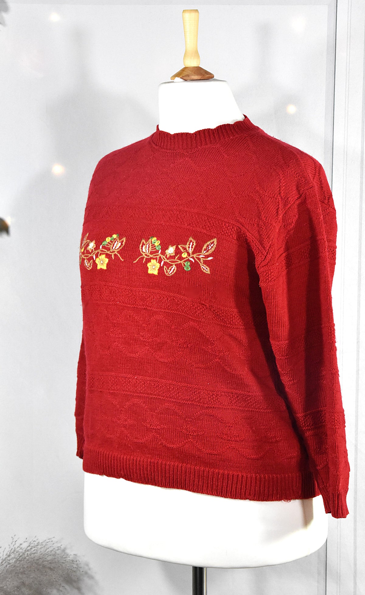 Pull rouge brodé