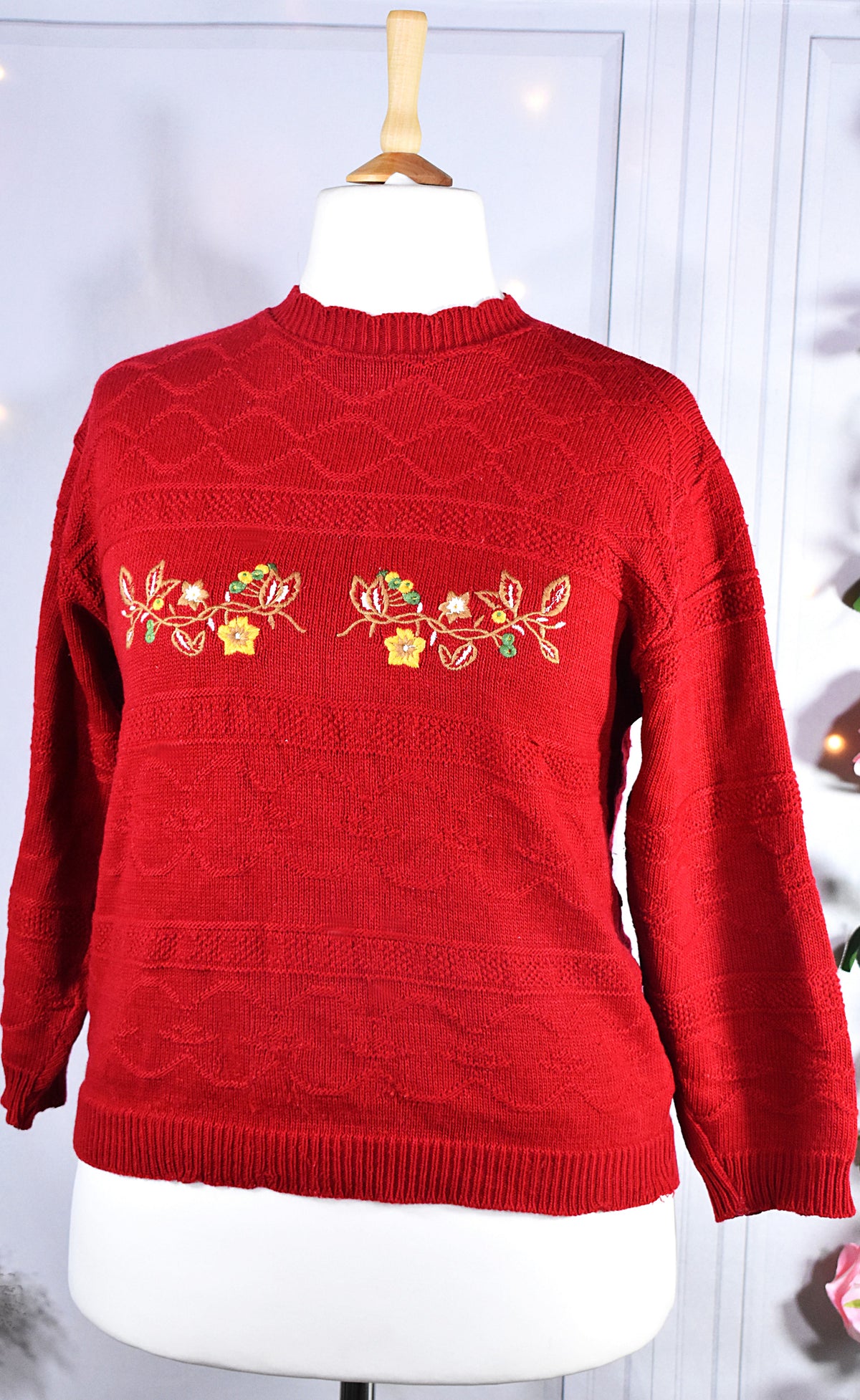 Pull rouge brodé
