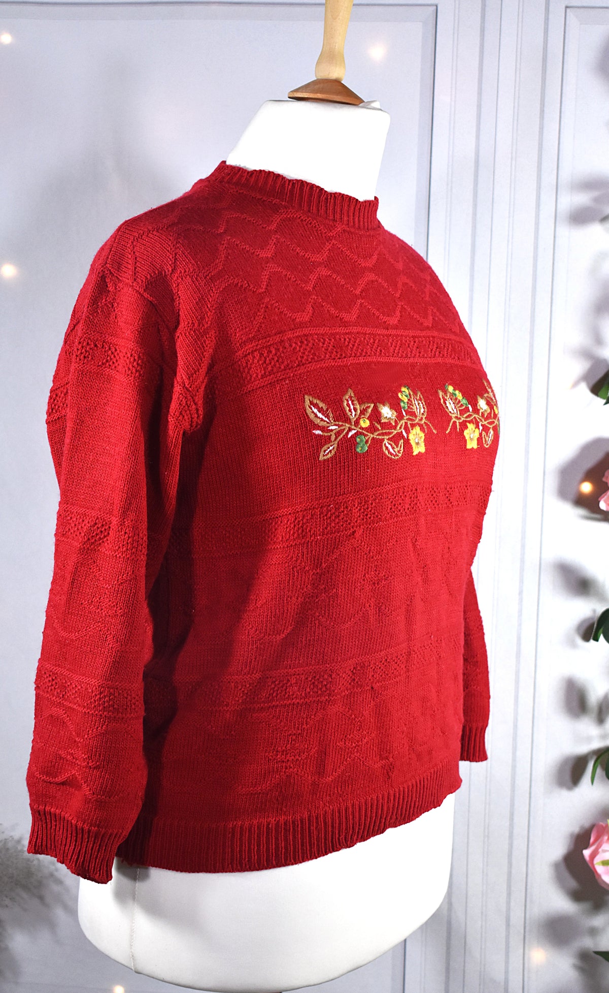 Pull rouge brodé