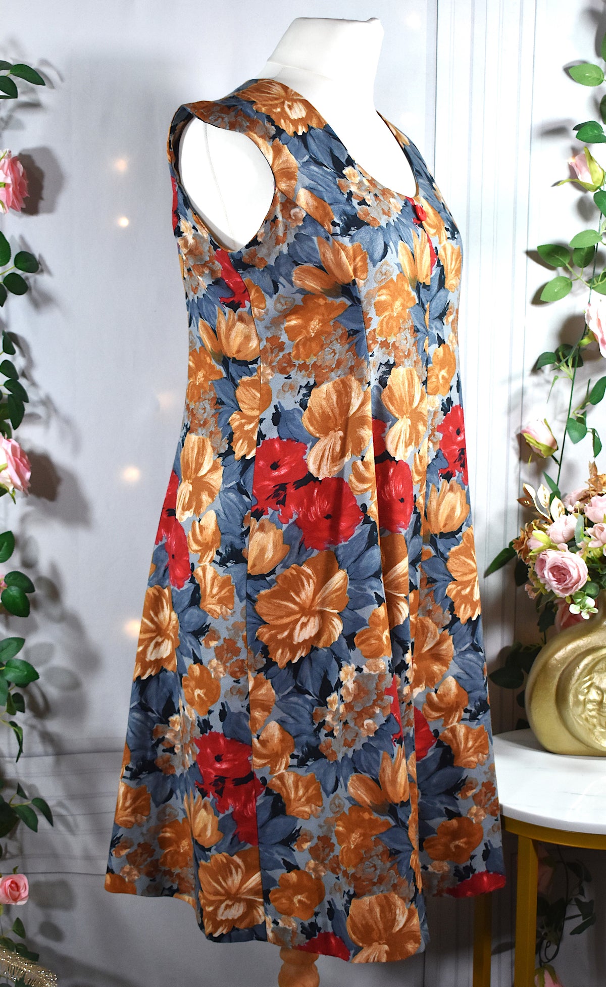 Robe chasuble fleurie bleue, rouge & ocre