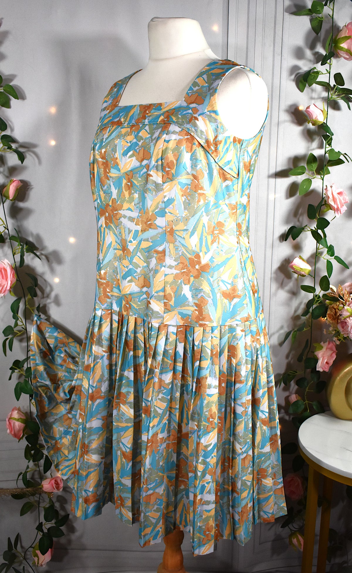 Robe plissée aux motifs floraux bleu & beige