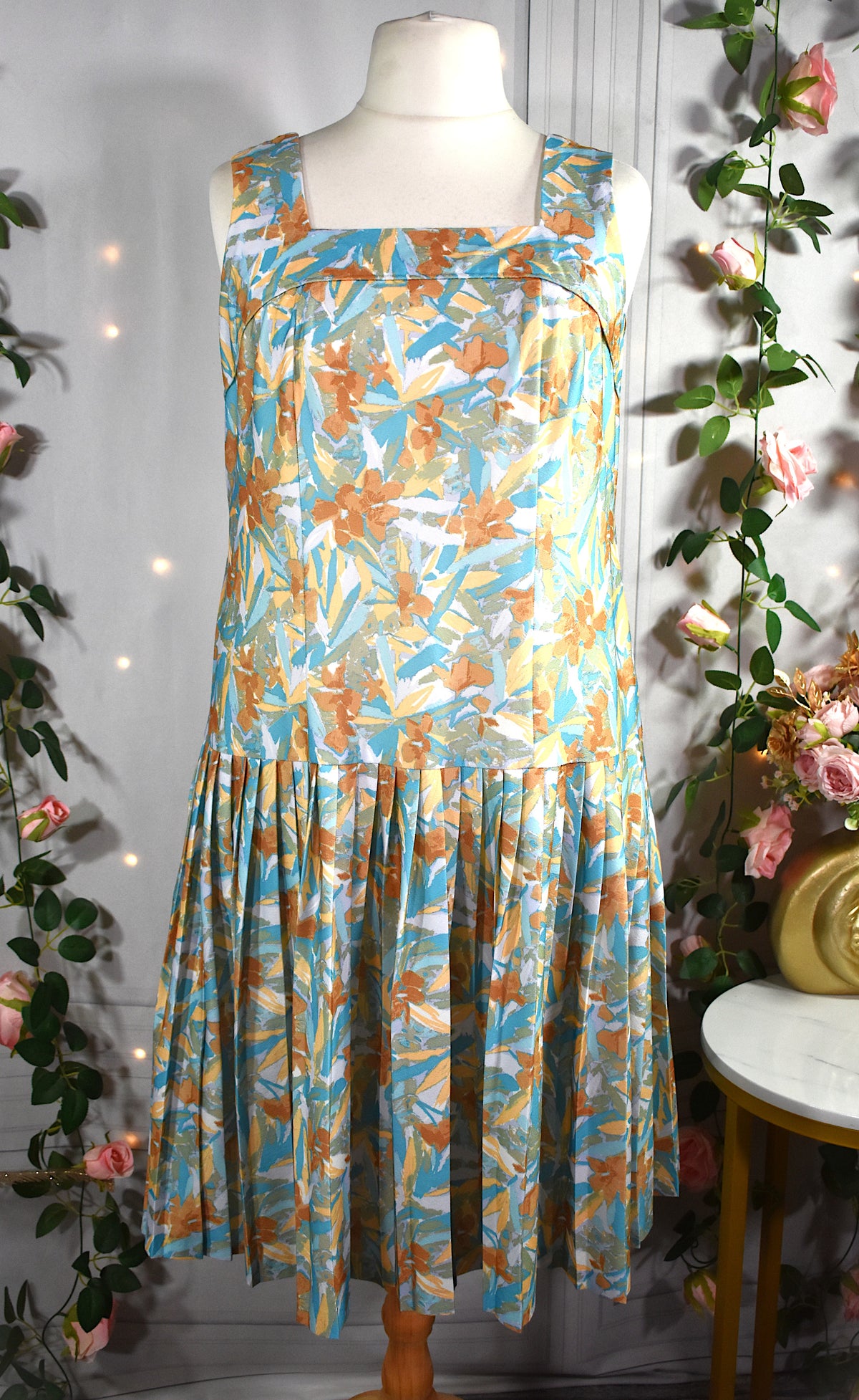 Robe plissée aux motifs floraux bleu & beige