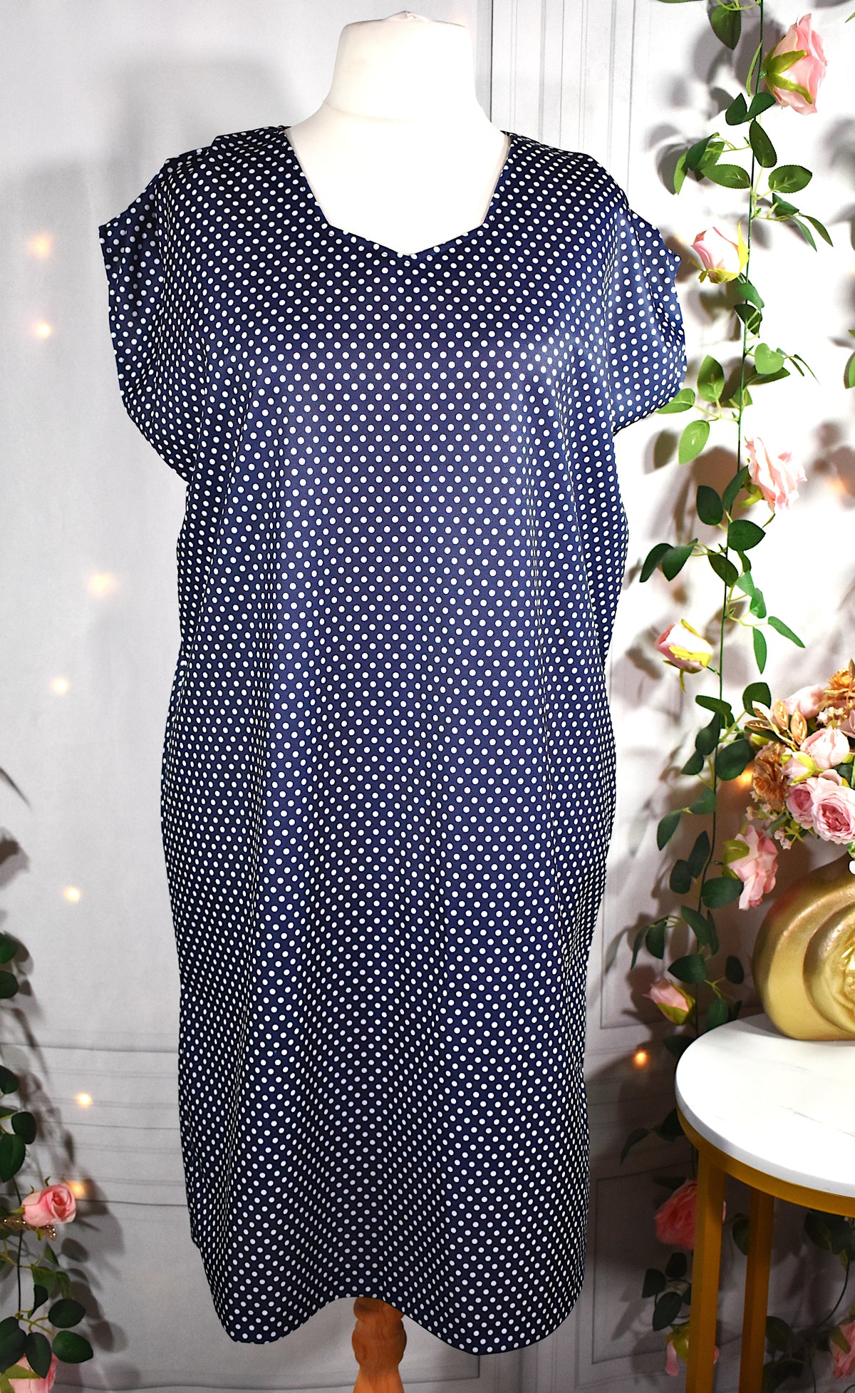 Robe mi-longue bleue polka dot blanc