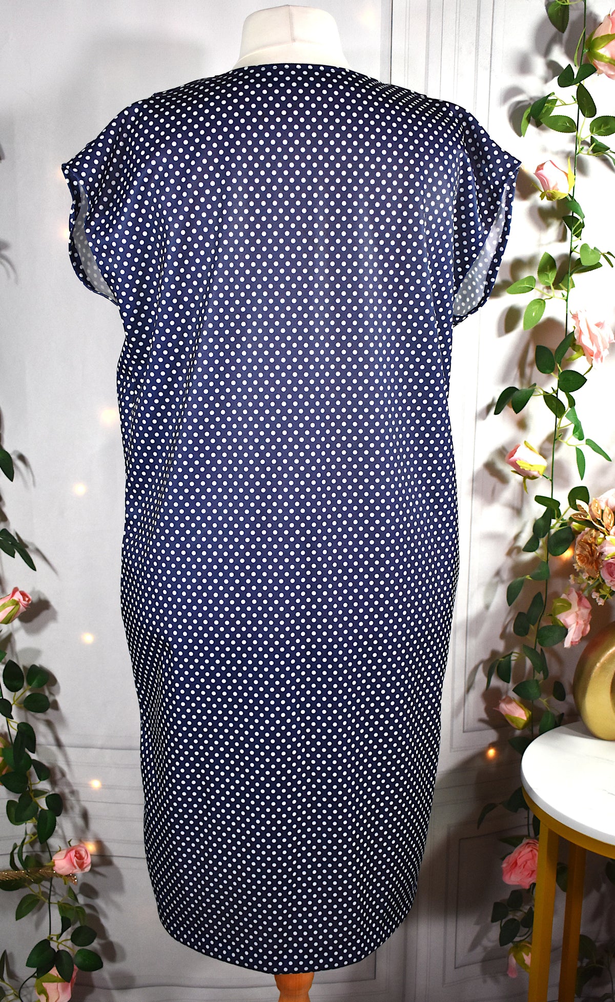 Robe mi-longue bleue polka dot blanc