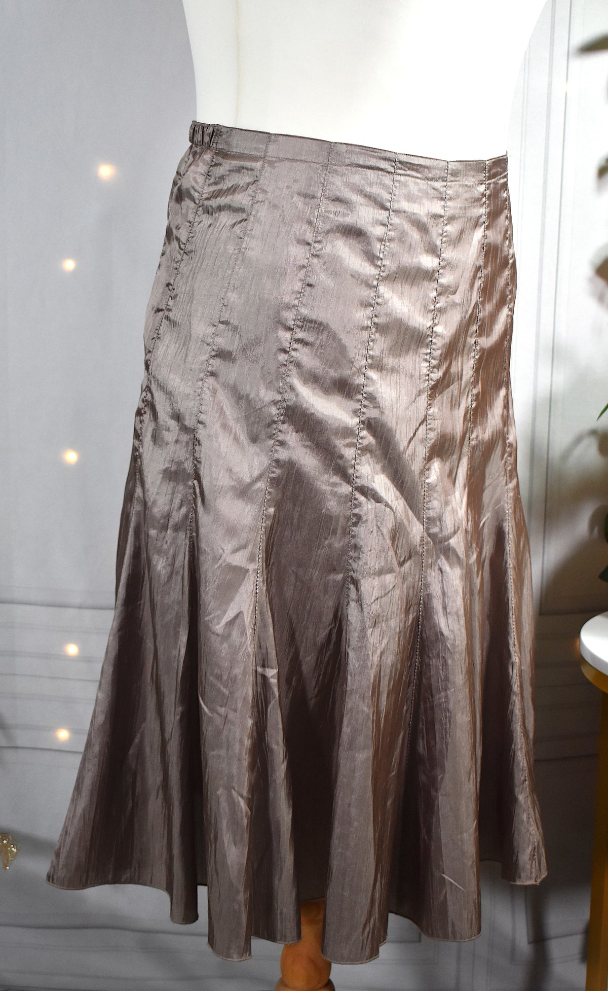 Jupe fluide beige satinée