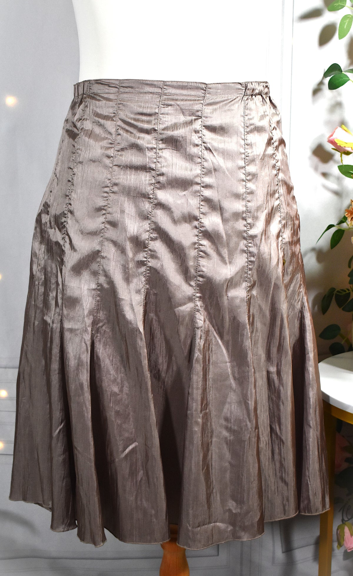 Jupe fluide beige satinée