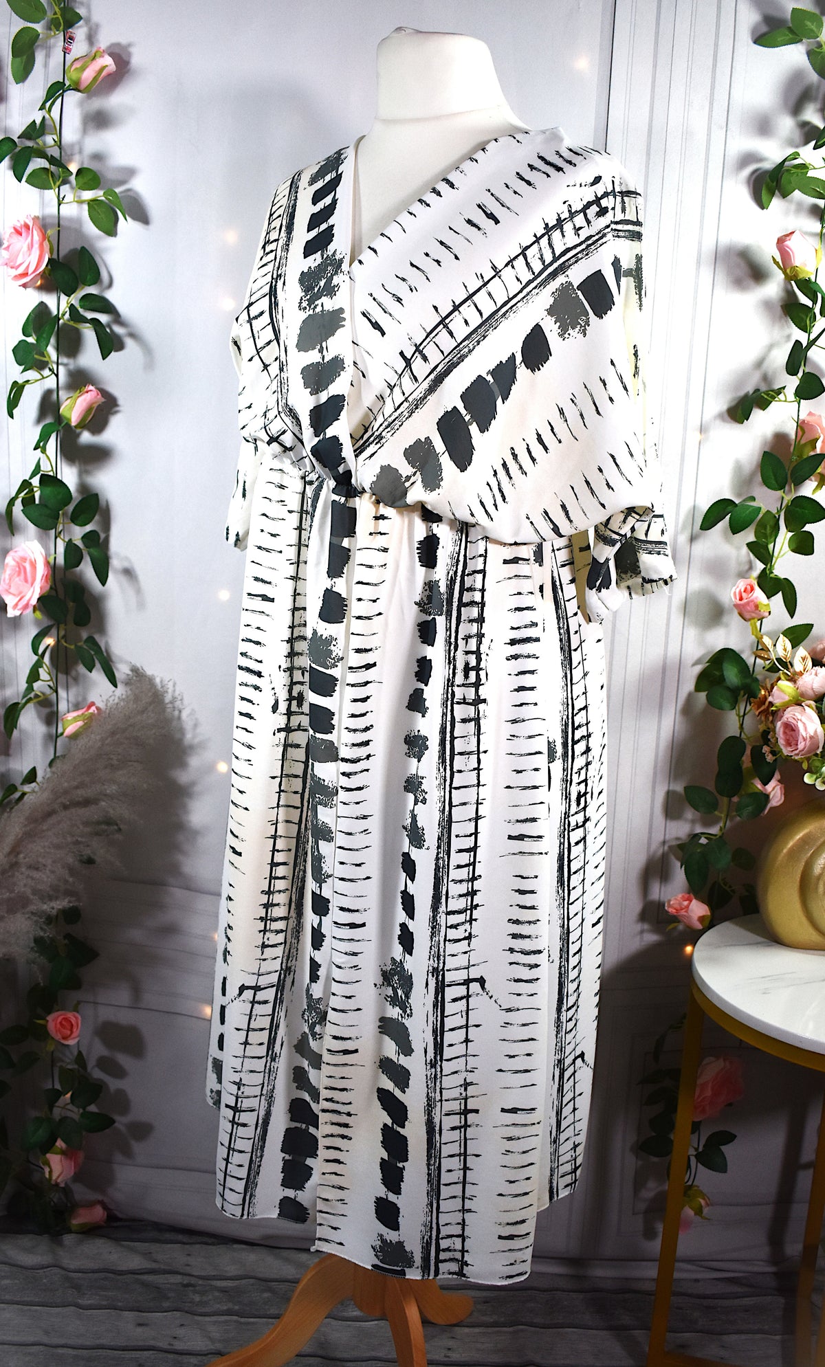 Robe longue blanche à motifs
