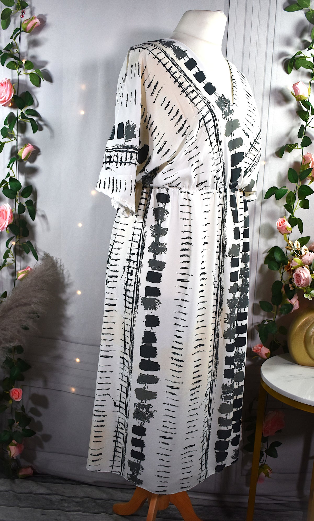 Robe longue blanche à motifs