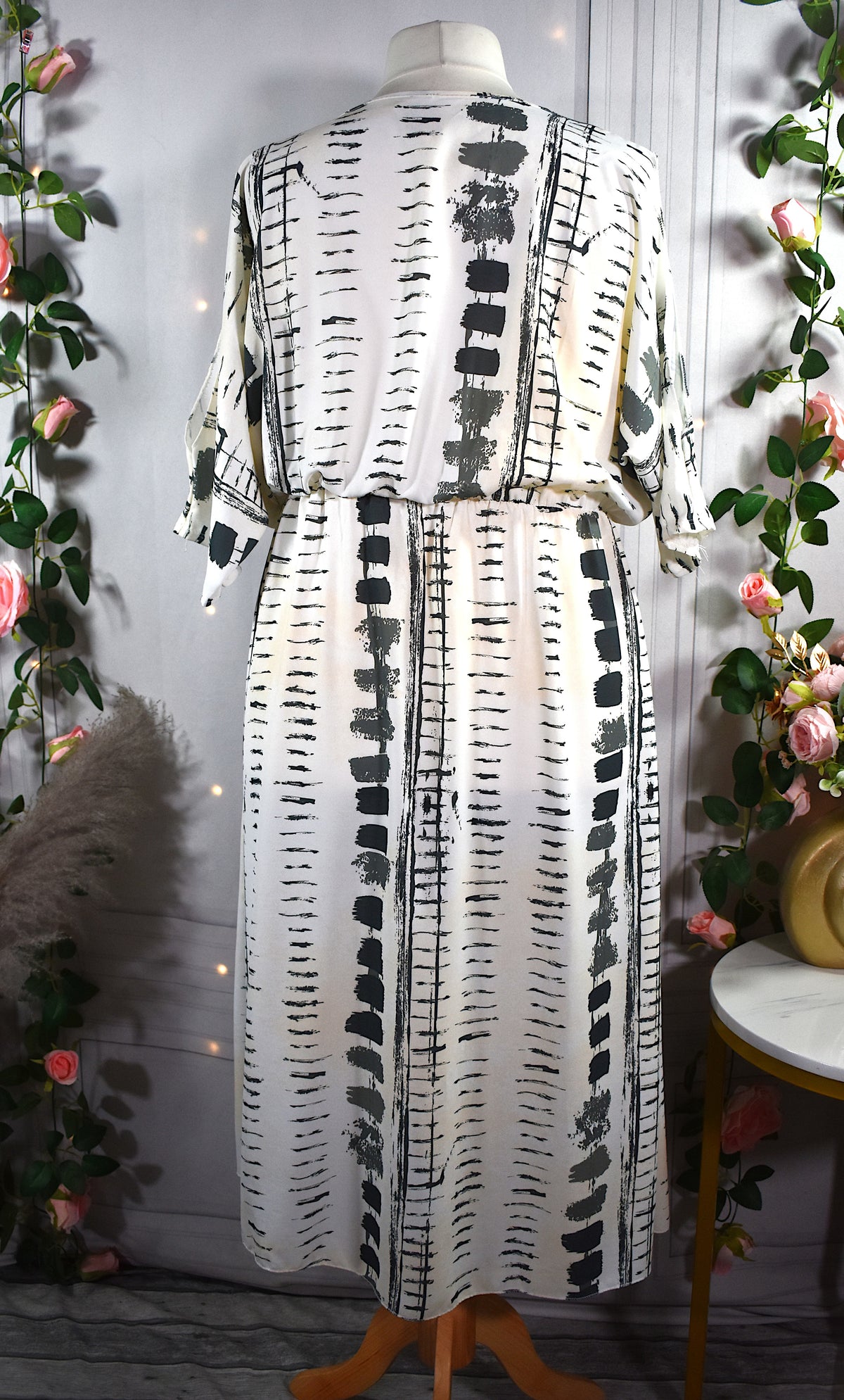 Robe longue blanche à motifs