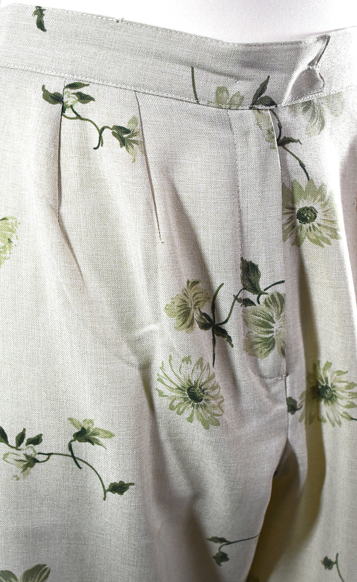 Pantacourt beige fleuri