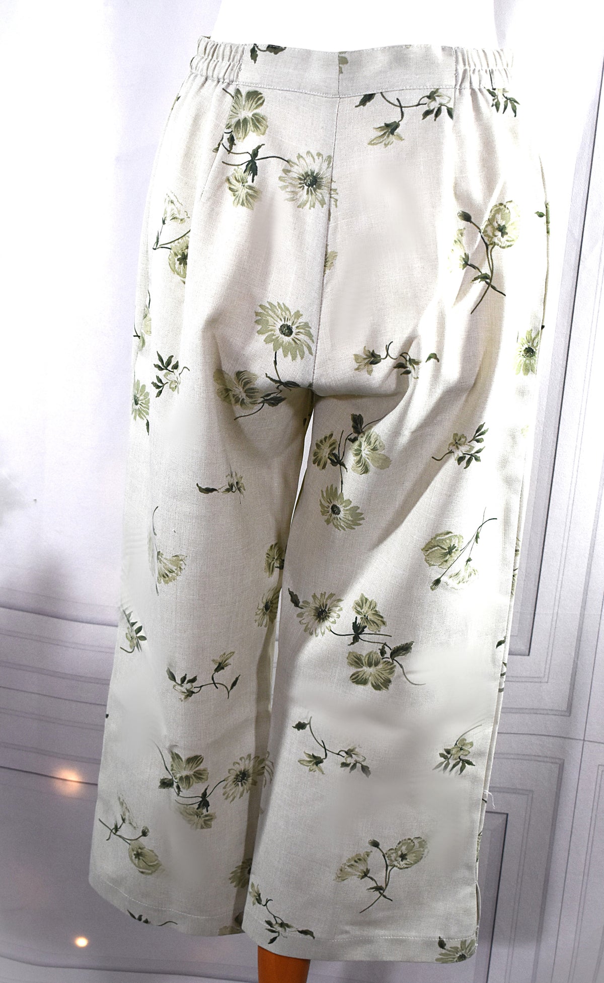 Pantacourt beige fleuri