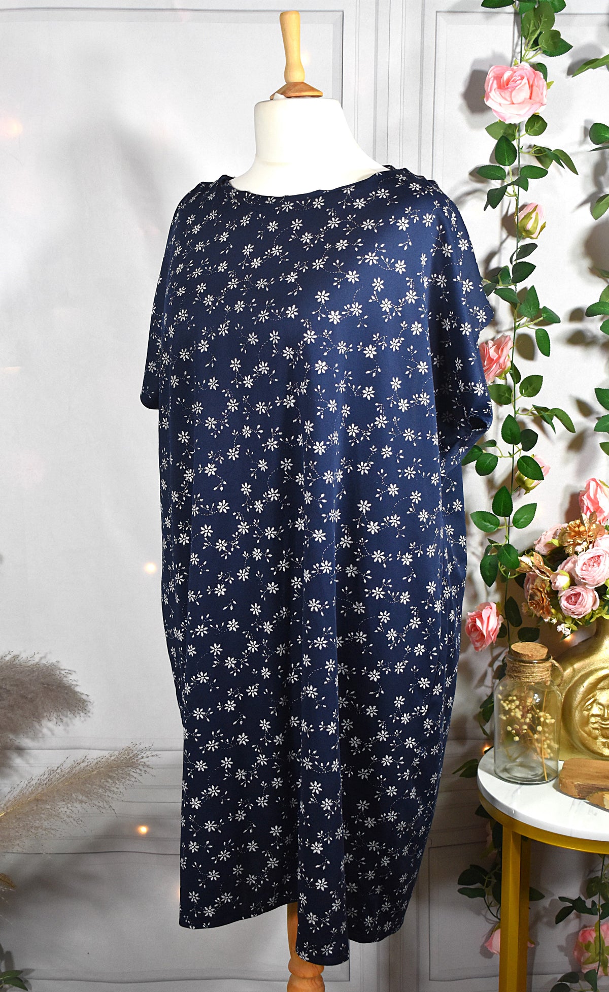 Robe jersey bleu marine & fleurs blanches