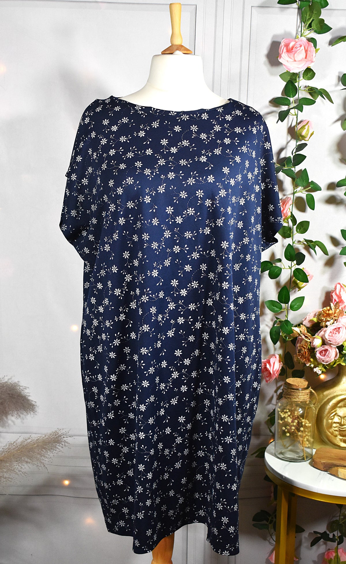 Robe jersey bleu marine & fleurs blanches