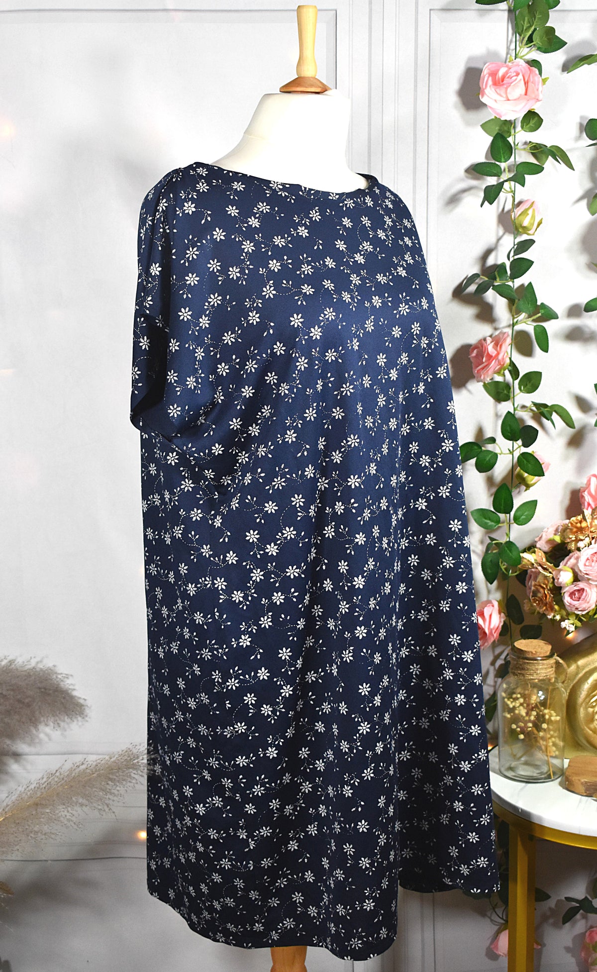 Robe jersey bleu marine & fleurs blanches