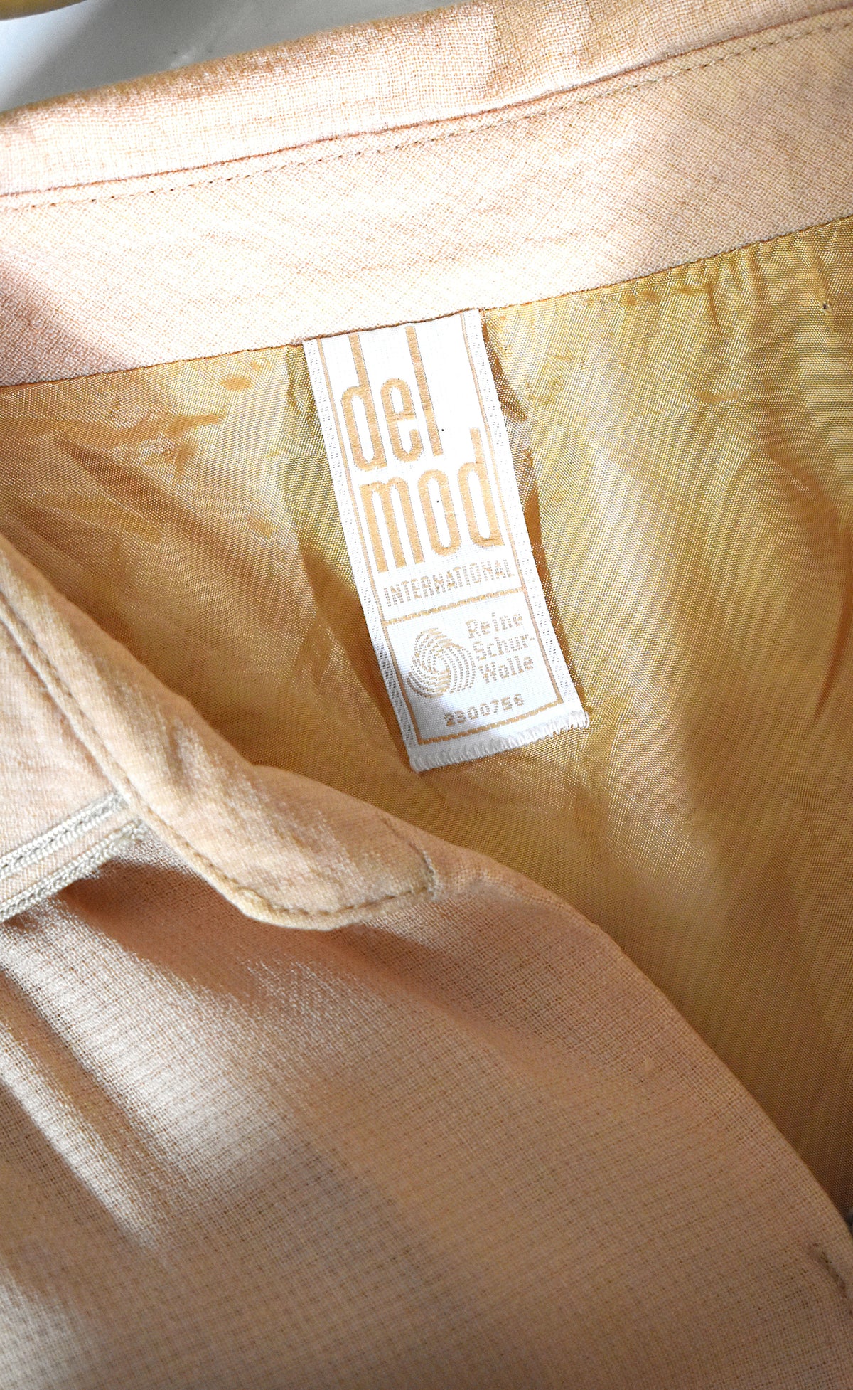 Robe en laine vierge jaune pastel vintage