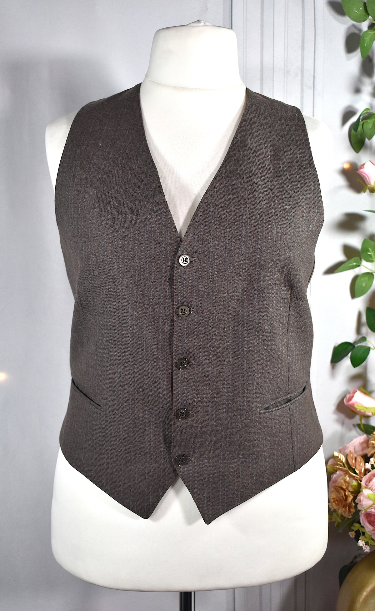 Gilet sans manche marron aux rayures grises