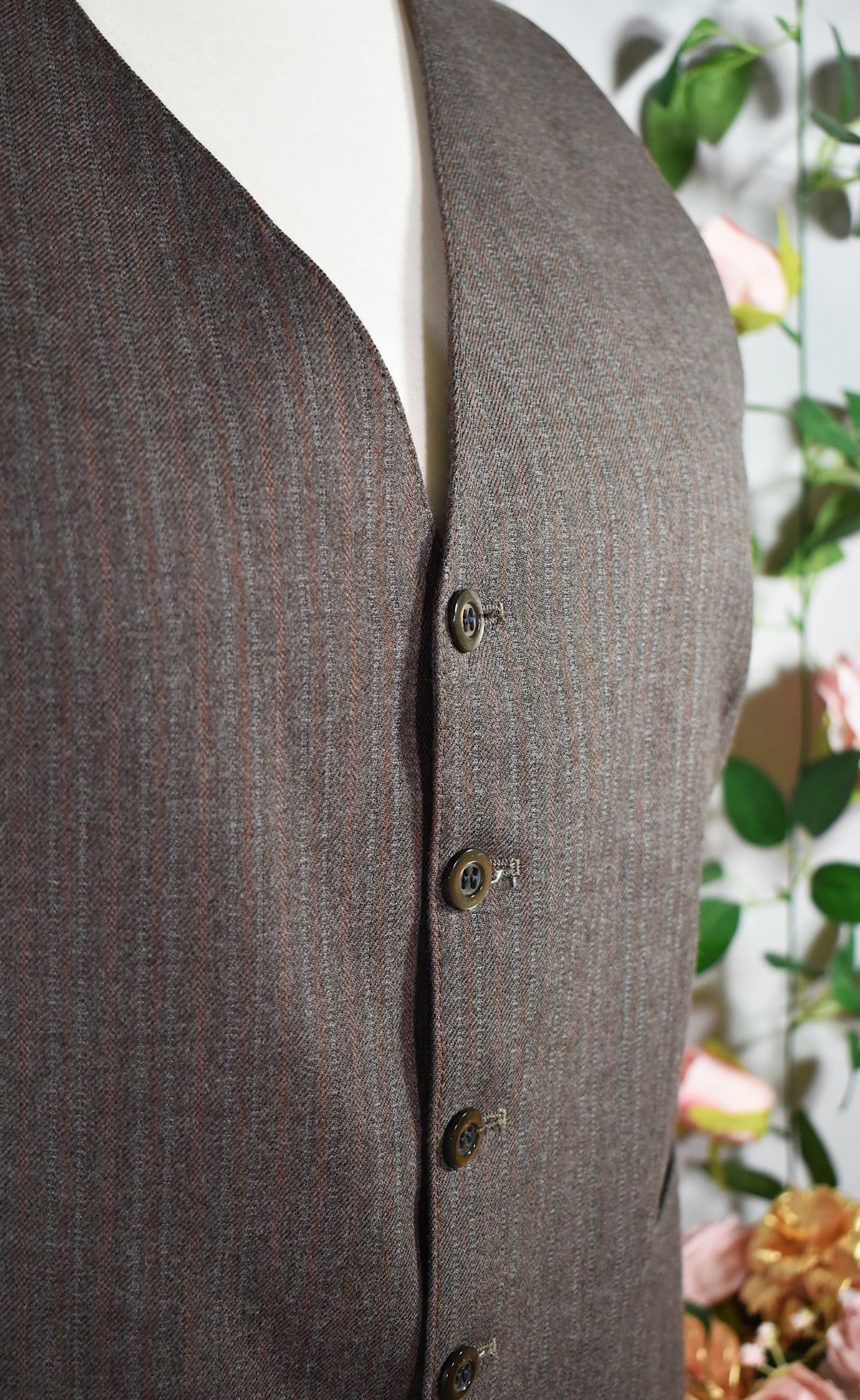 Gilet sans manche marron aux rayures grises