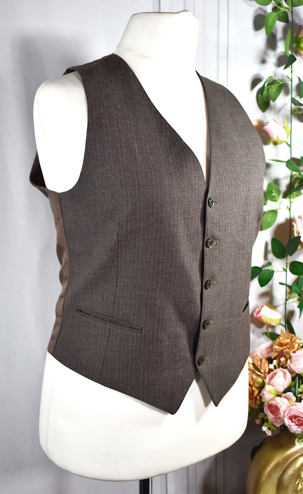 Gilet sans manche marron aux rayures grises