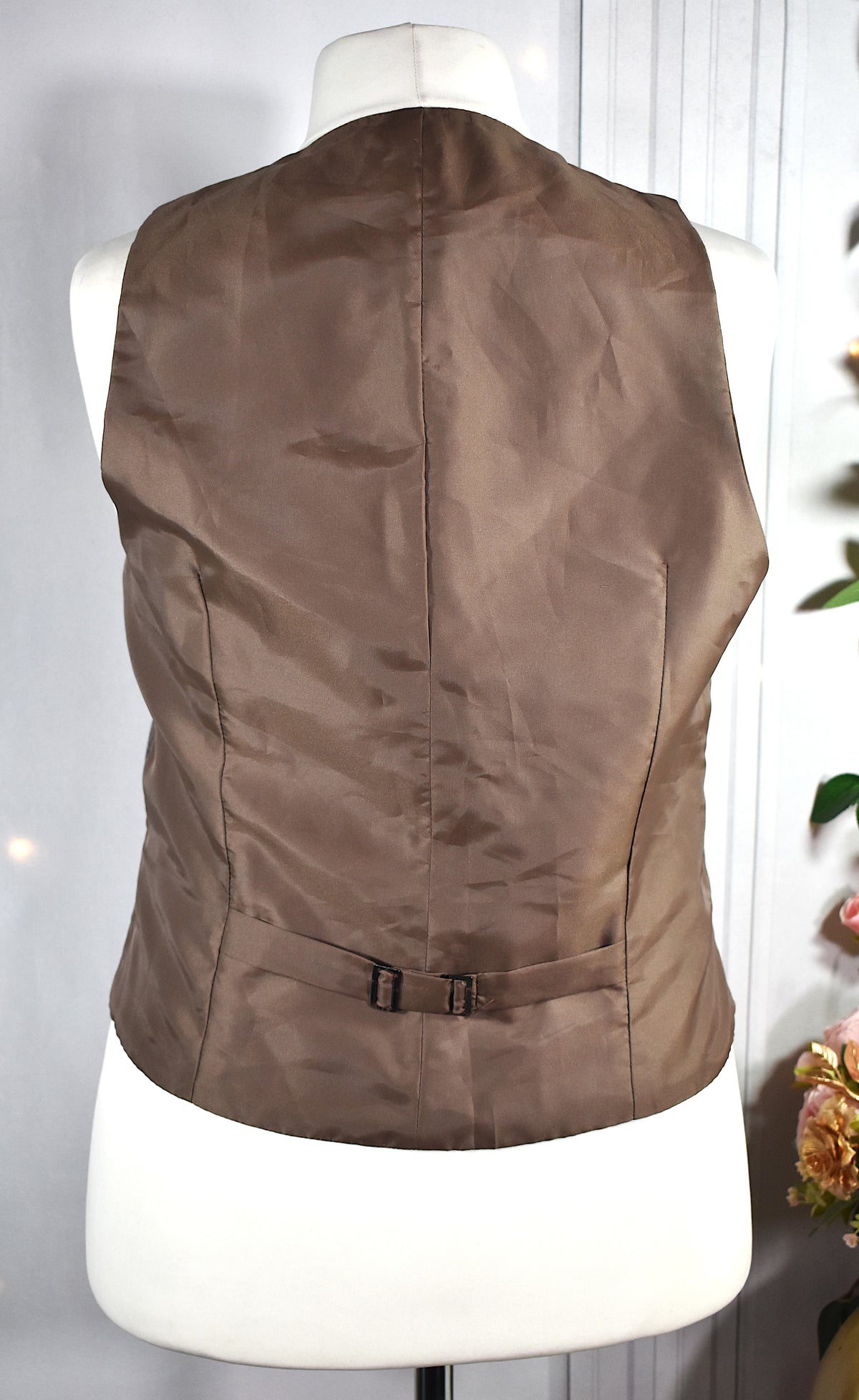 Gilet sans manche marron aux rayures grises