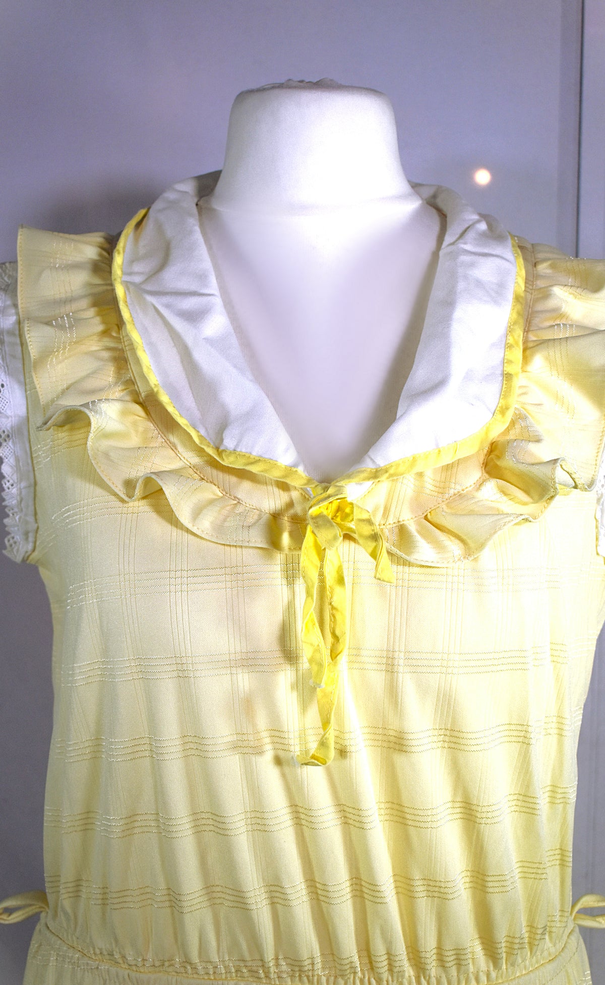 Robe champêtre jaune pastel