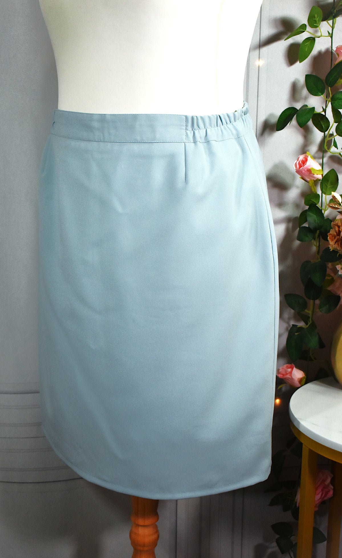 Jupe droite mi-longue bleu pastel