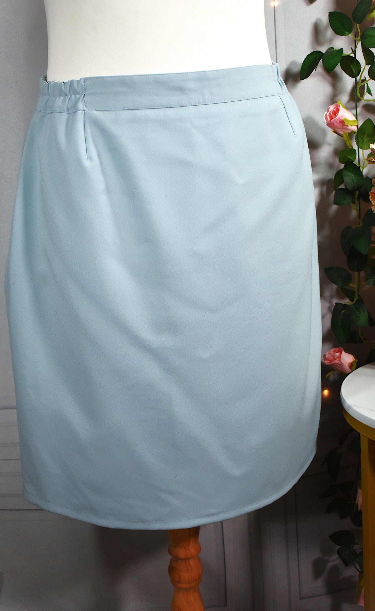 Jupe droite mi-longue bleu pastel