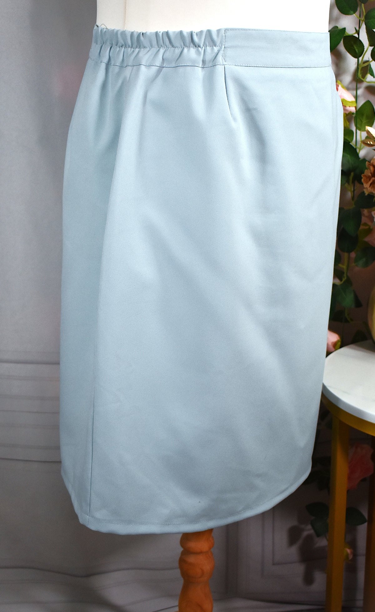 Jupe droite mi-longue bleu pastel
