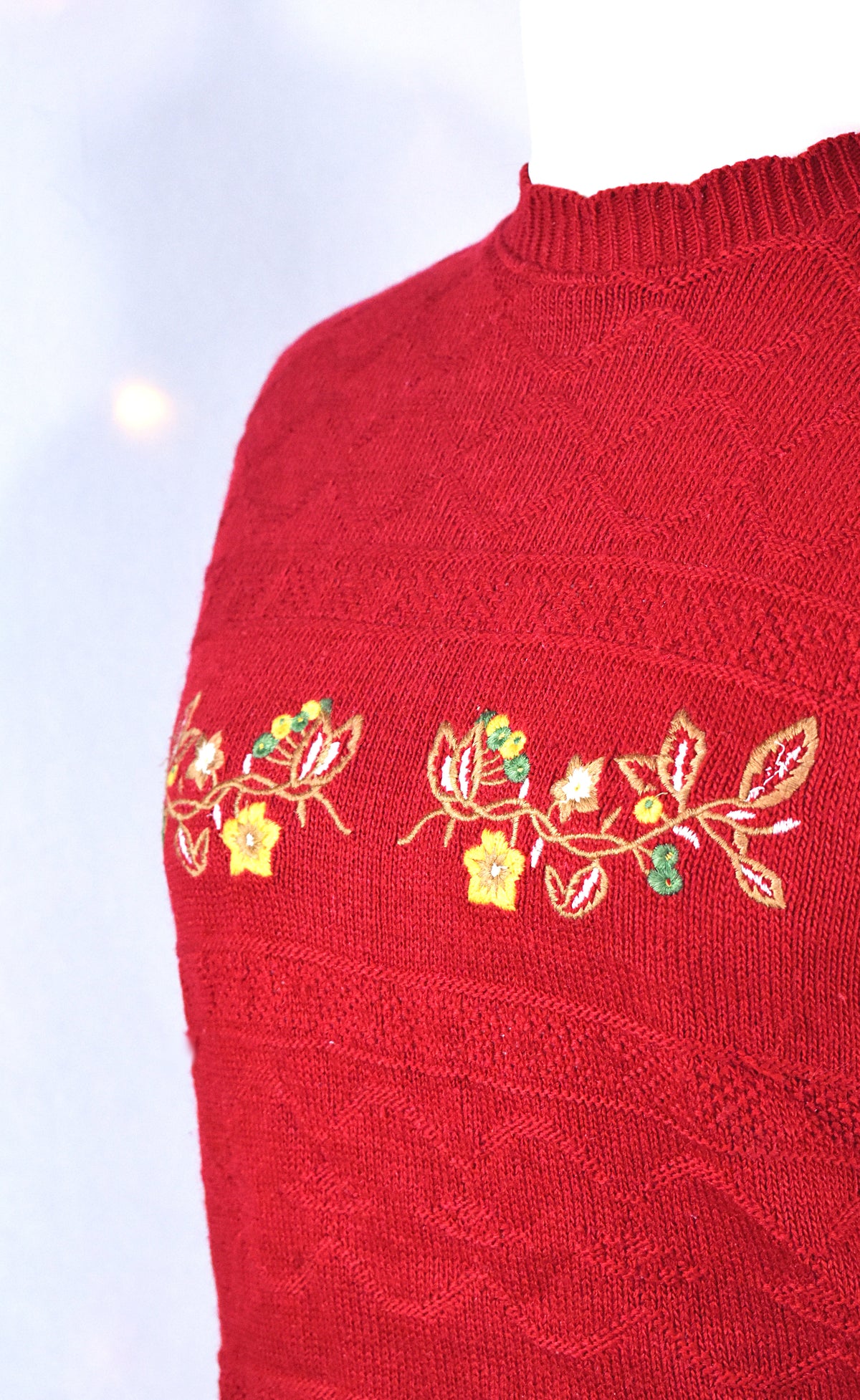 Pull rouge brodé