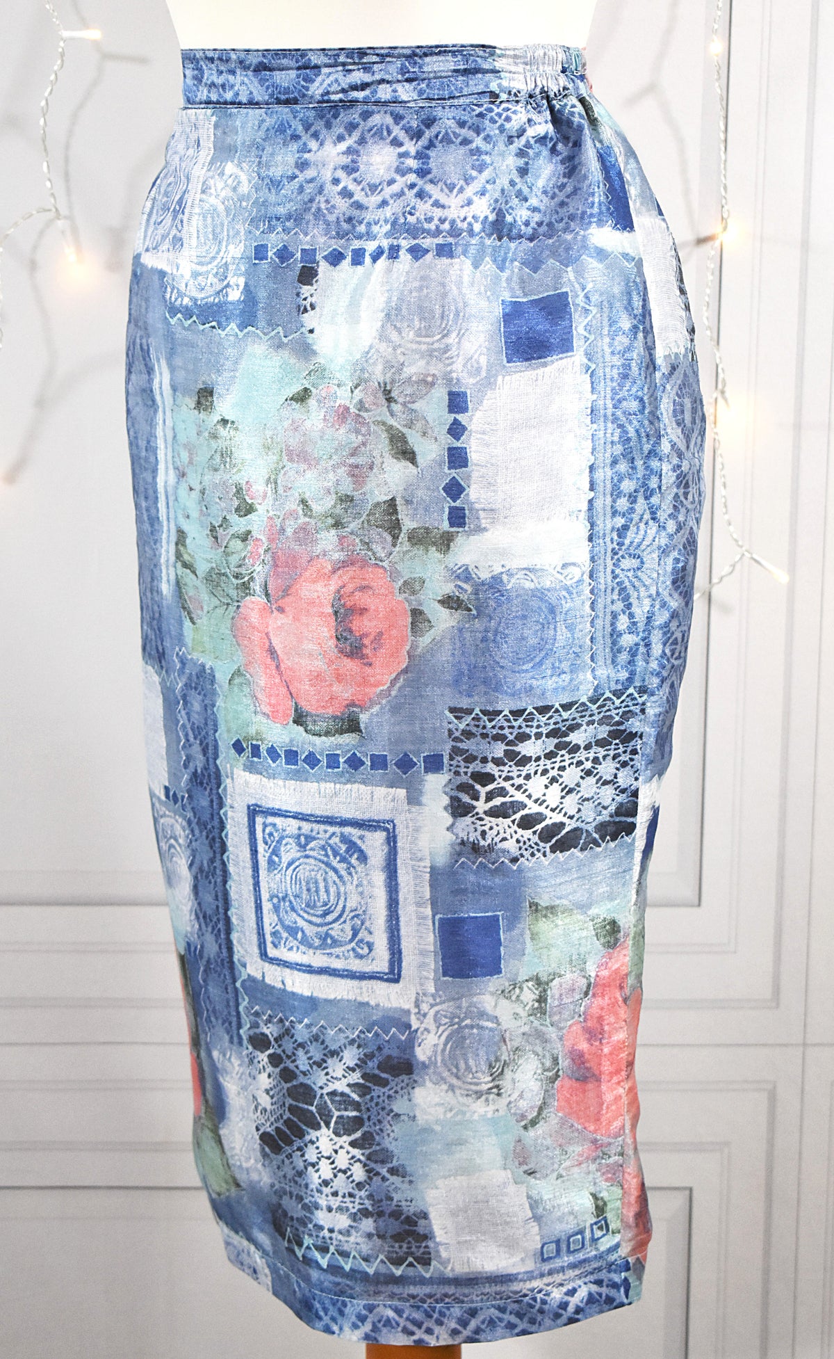 Jupe crayon mousseline satinée denim & roses