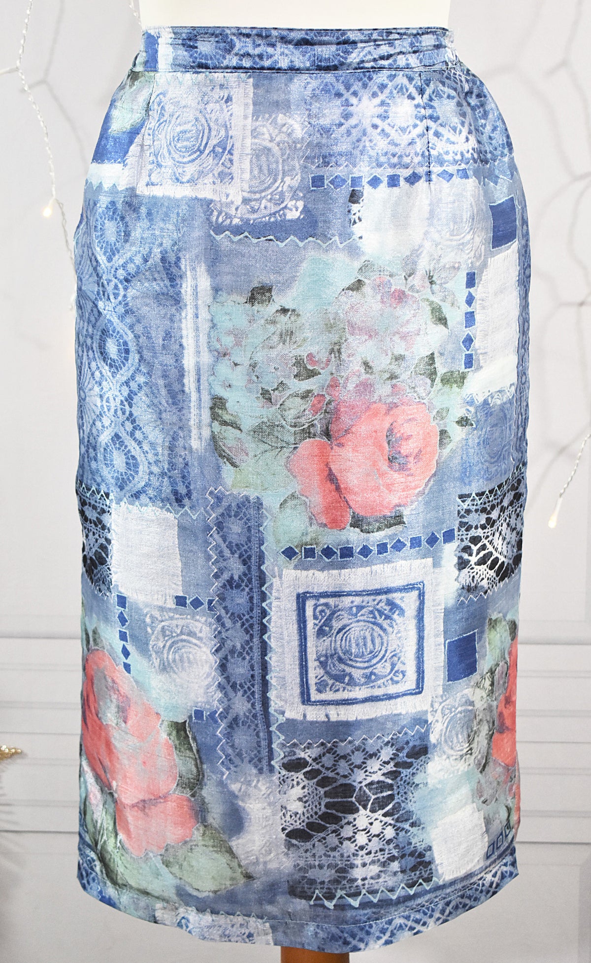 Jupe crayon mousseline satinée denim & roses