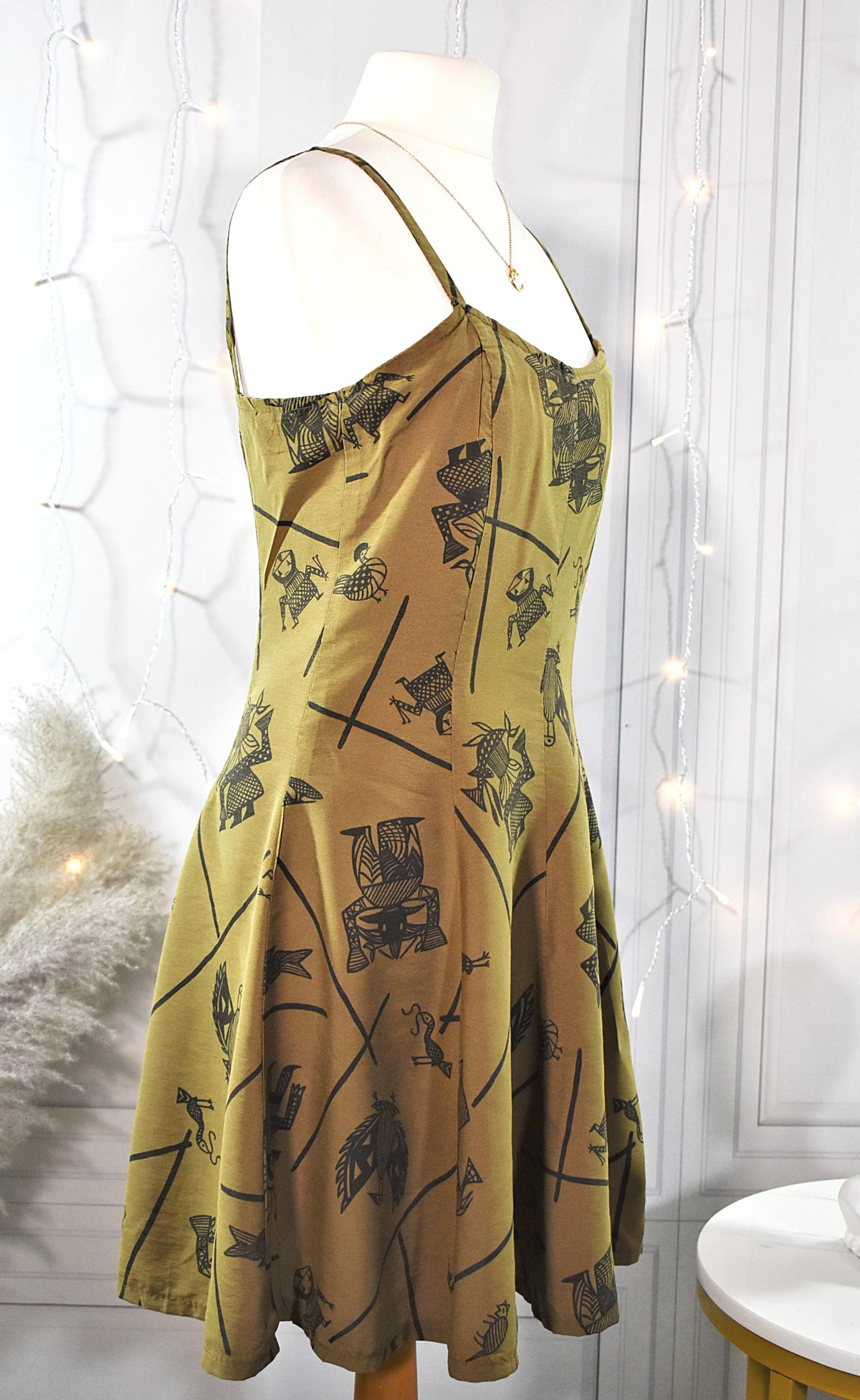Robe courte patineuse kaki imprimée