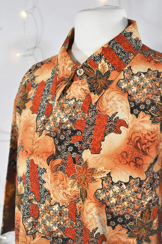 Chemise soie & coton Batik Sutra Putih à motif floral au style automnal, coupe mixte