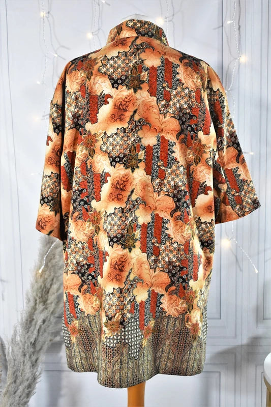 Chemise soie & coton Batik Sutra Putih à motif floral au style automnal, coupe mixte