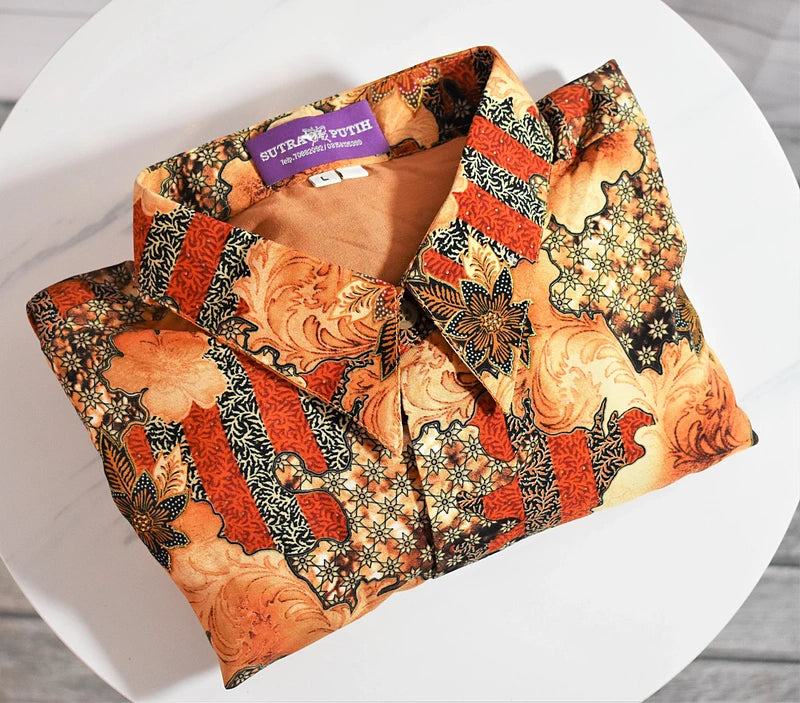 Chemise soie & coton Batik Sutra Putih à motif floral au style automnal, coupe mixte