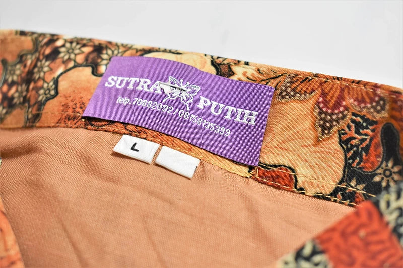 Chemise soie & coton Batik Sutra Putih à motif floral au style automnal, coupe mixte