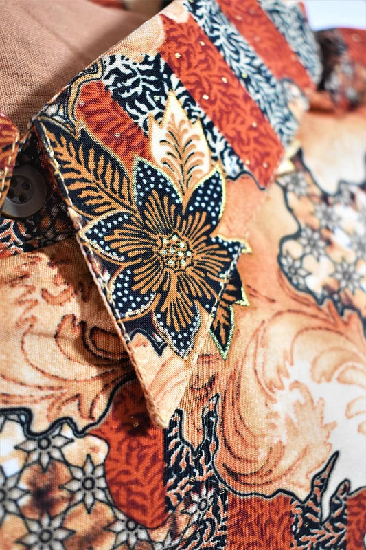 Chemise soie & coton Batik Sutra Putih à motif floral au style automnal, coupe mixte