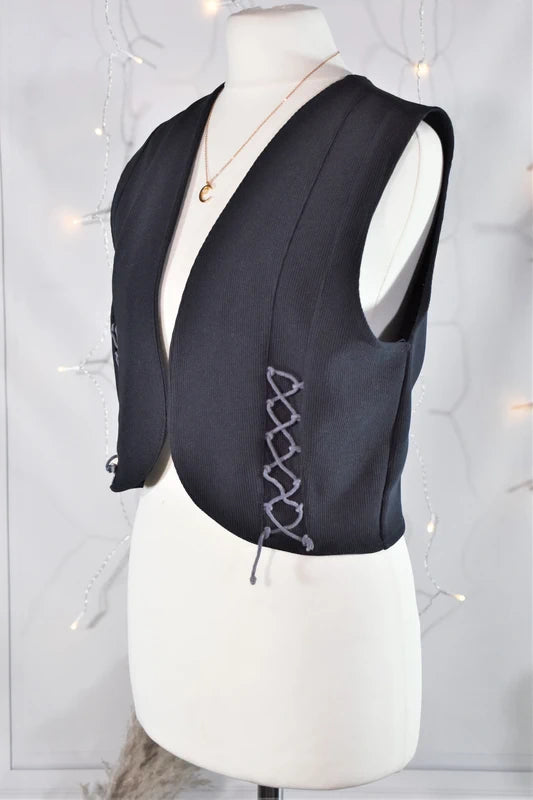 Gilet court sans manches vintage bleu nuit à laçages Mado Marcel - Made in France