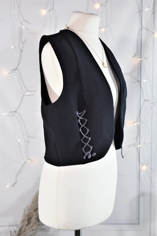 Gilet court sans manches vintage bleu nuit à laçages Mado Marcel - Made in France