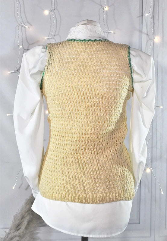 Tricot sans manches ajouré fait main beige & bordures vertes vintage