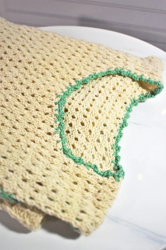 Tricot sans manches ajouré fait main beige & bordures vertes vintage