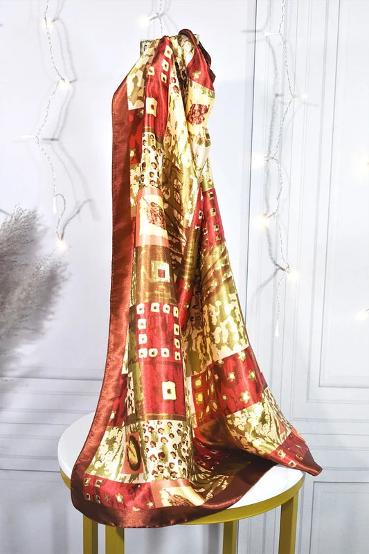 Foulard carré en satin fluide à motifs colorés