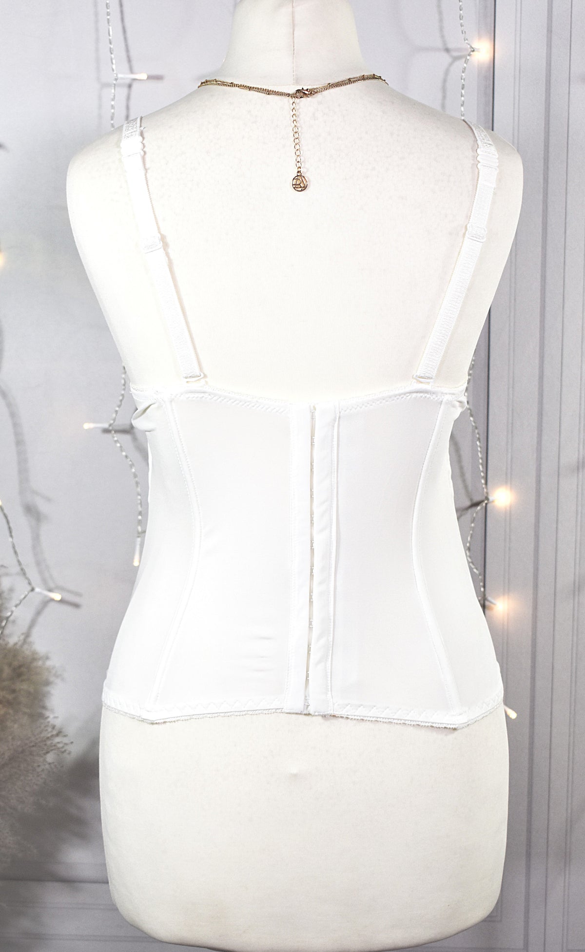 Bustier blanc aux broderies florales