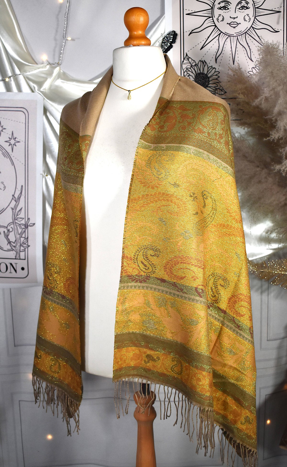 Étole pailletée dorée motifs cachemire beige et marron