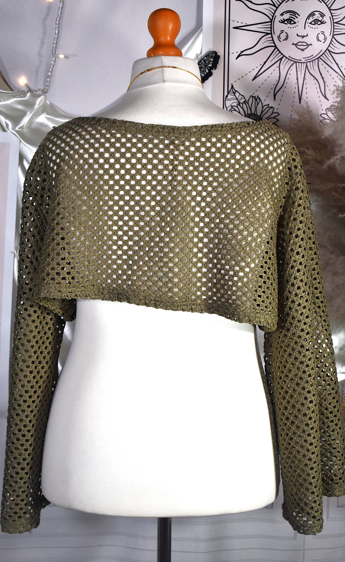 Pull court kaki ajouré façon crochet manches évasées