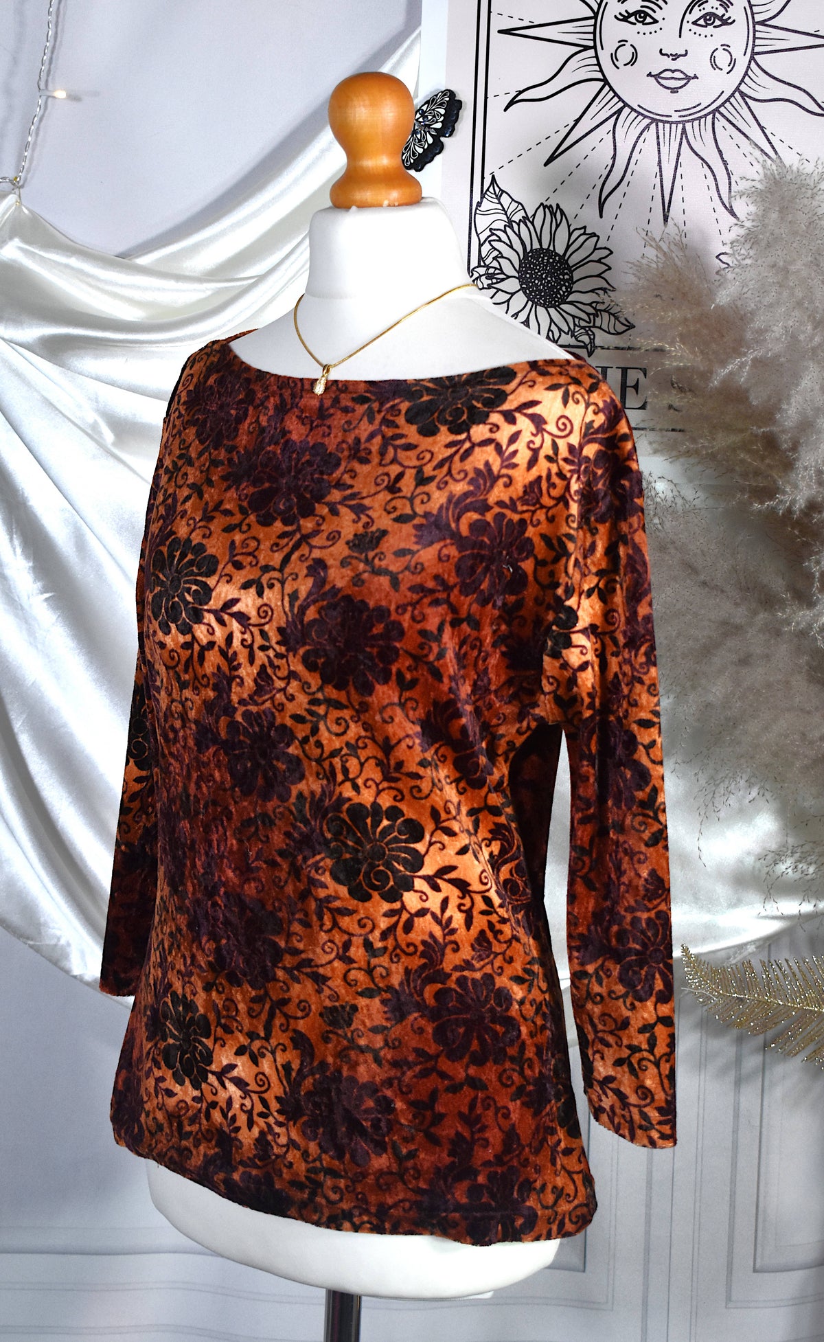 T-shirt orange panne de velours motifs floraux prunes