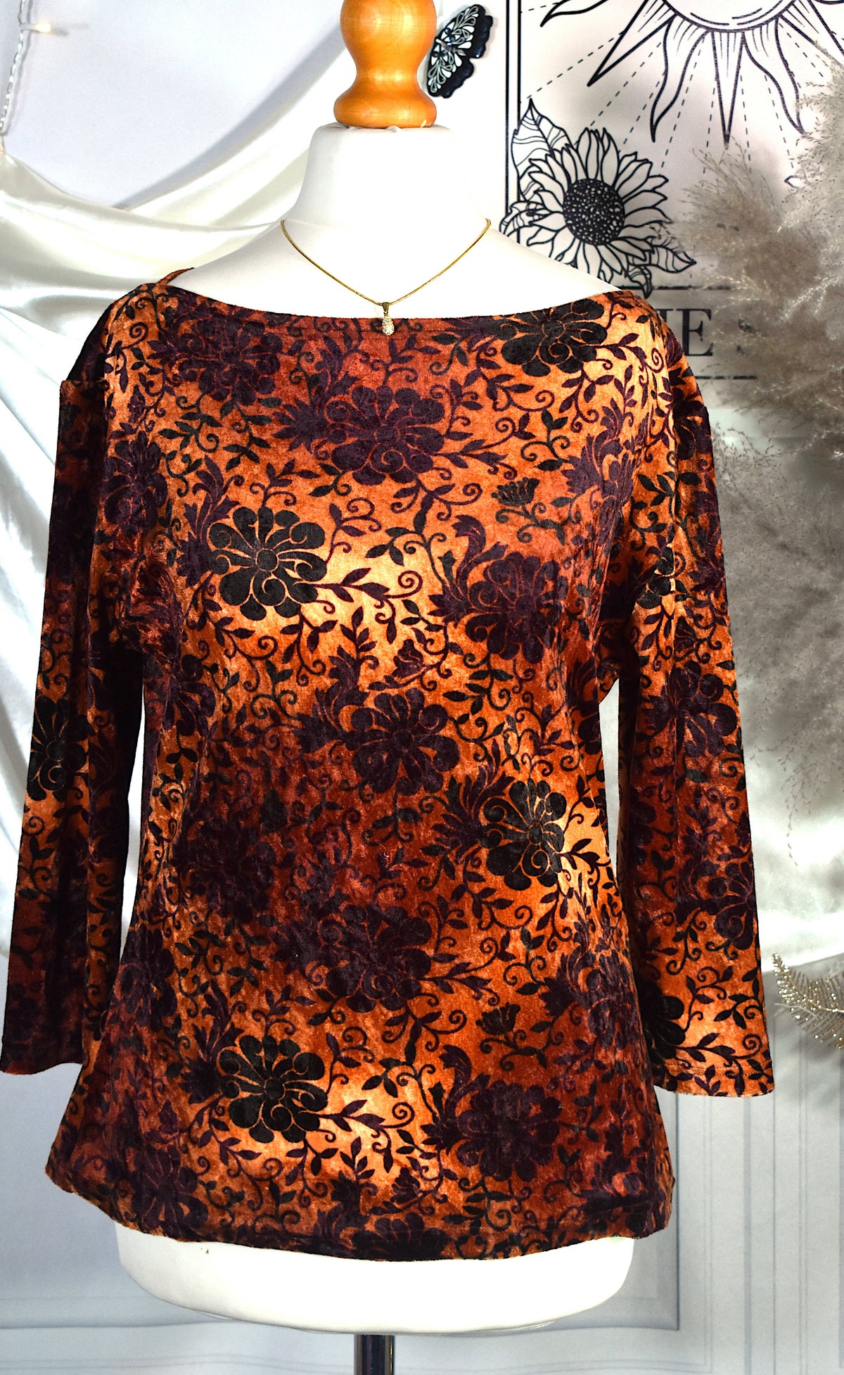 T-shirt orange panne de velours motifs floraux prunes