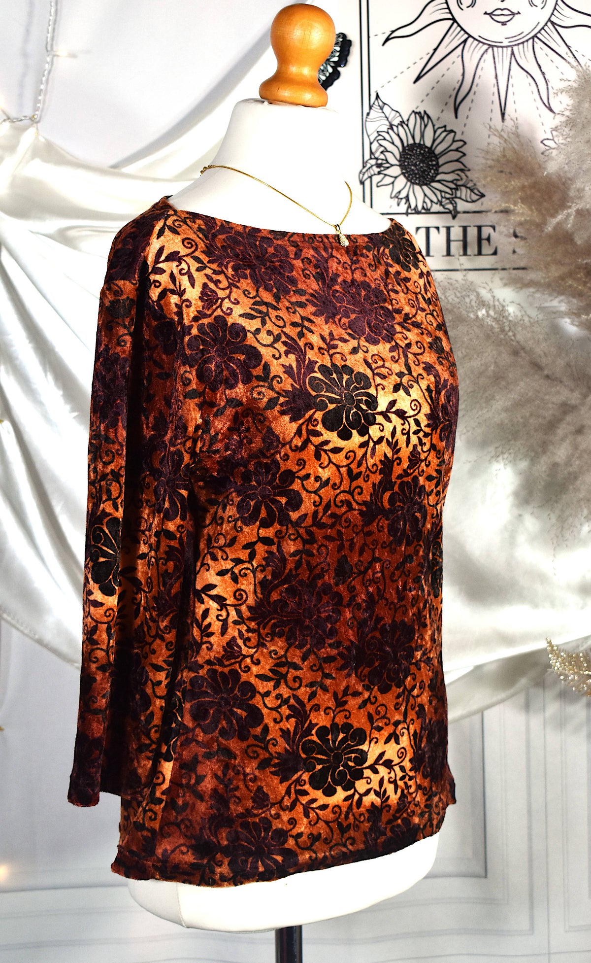 T-shirt orange panne de velours motifs floraux prunes