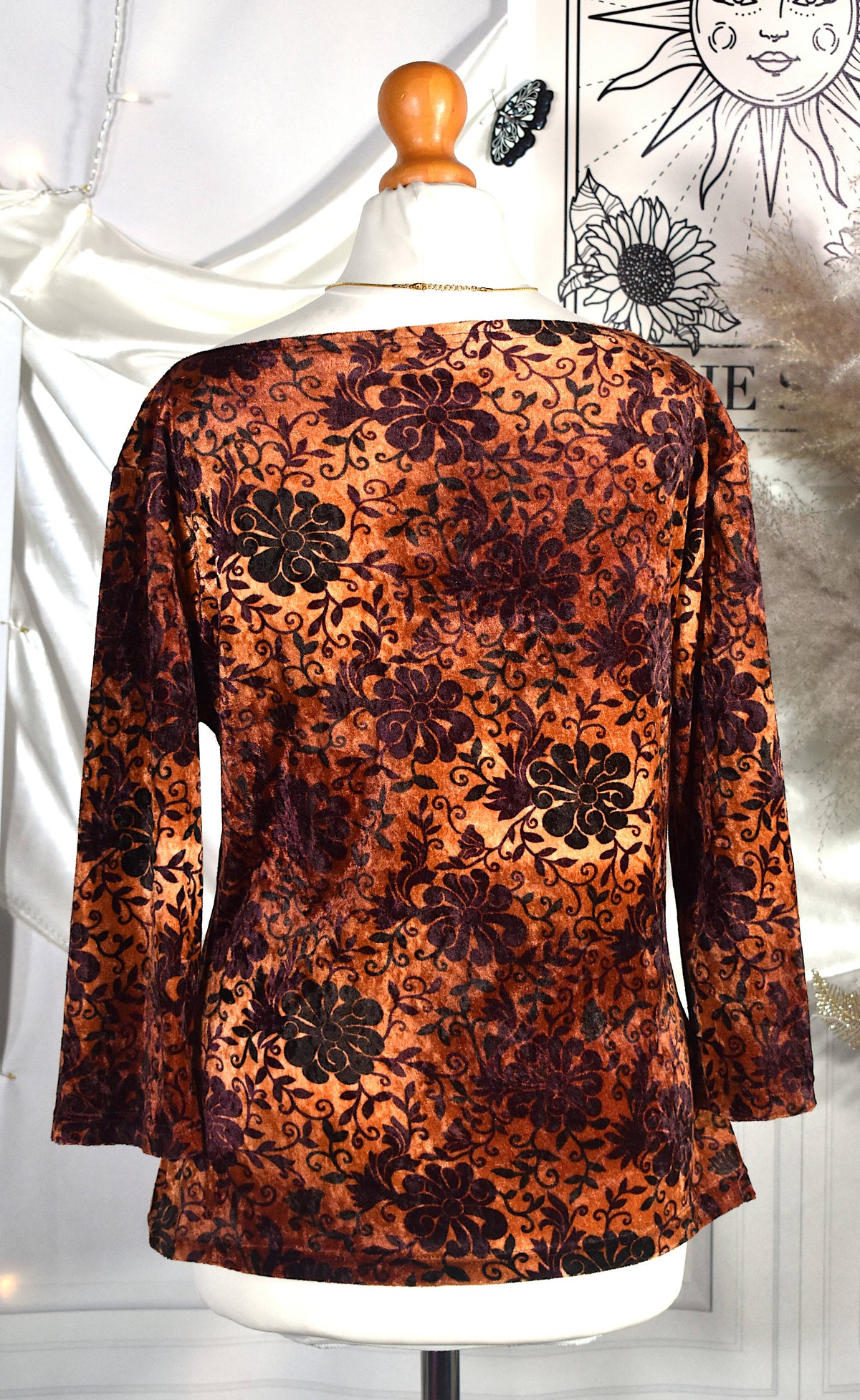 T-shirt orange panne de velours motifs floraux prunes