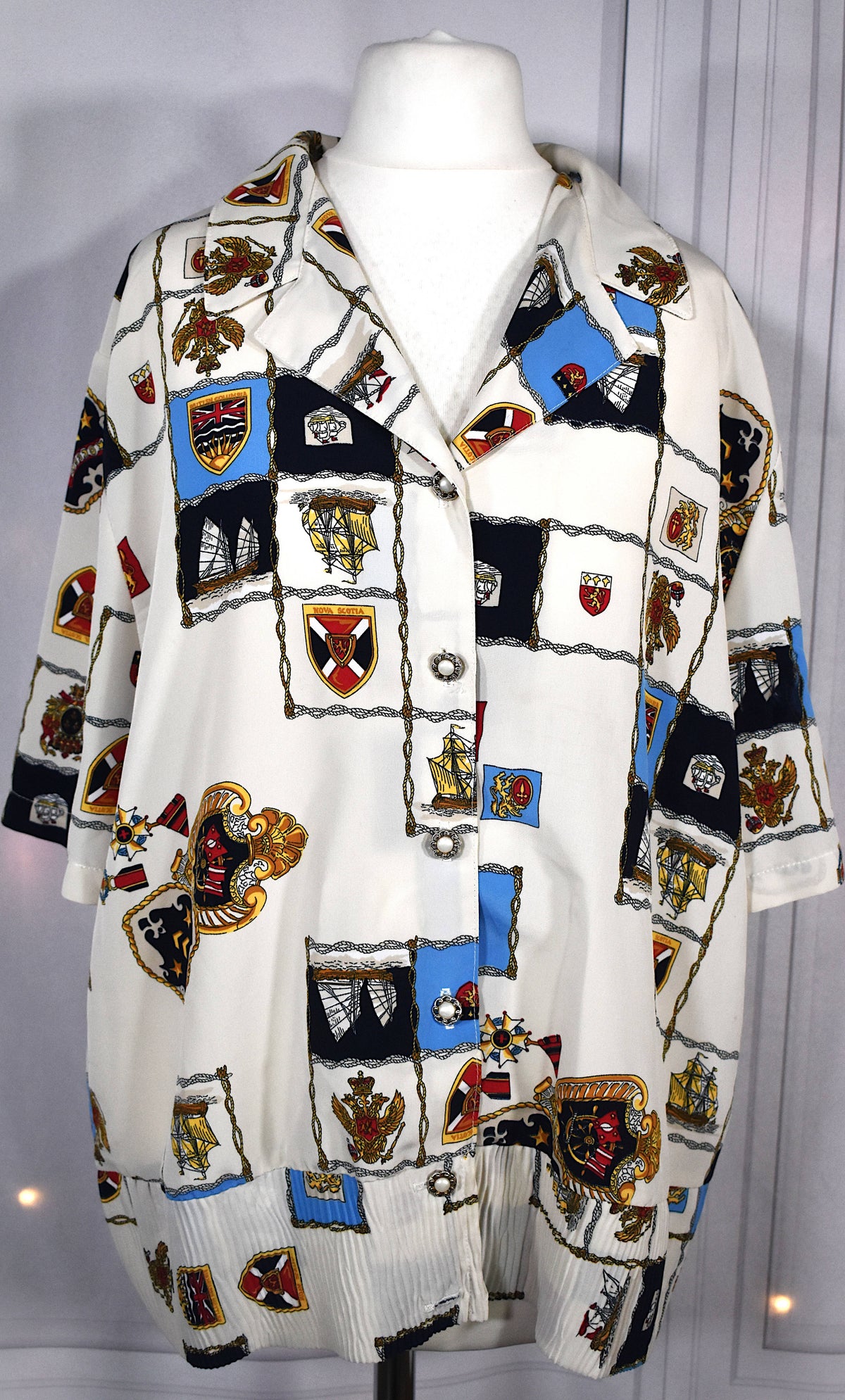 Chemise vintage fluide blanc cassé motifs marins et royaux