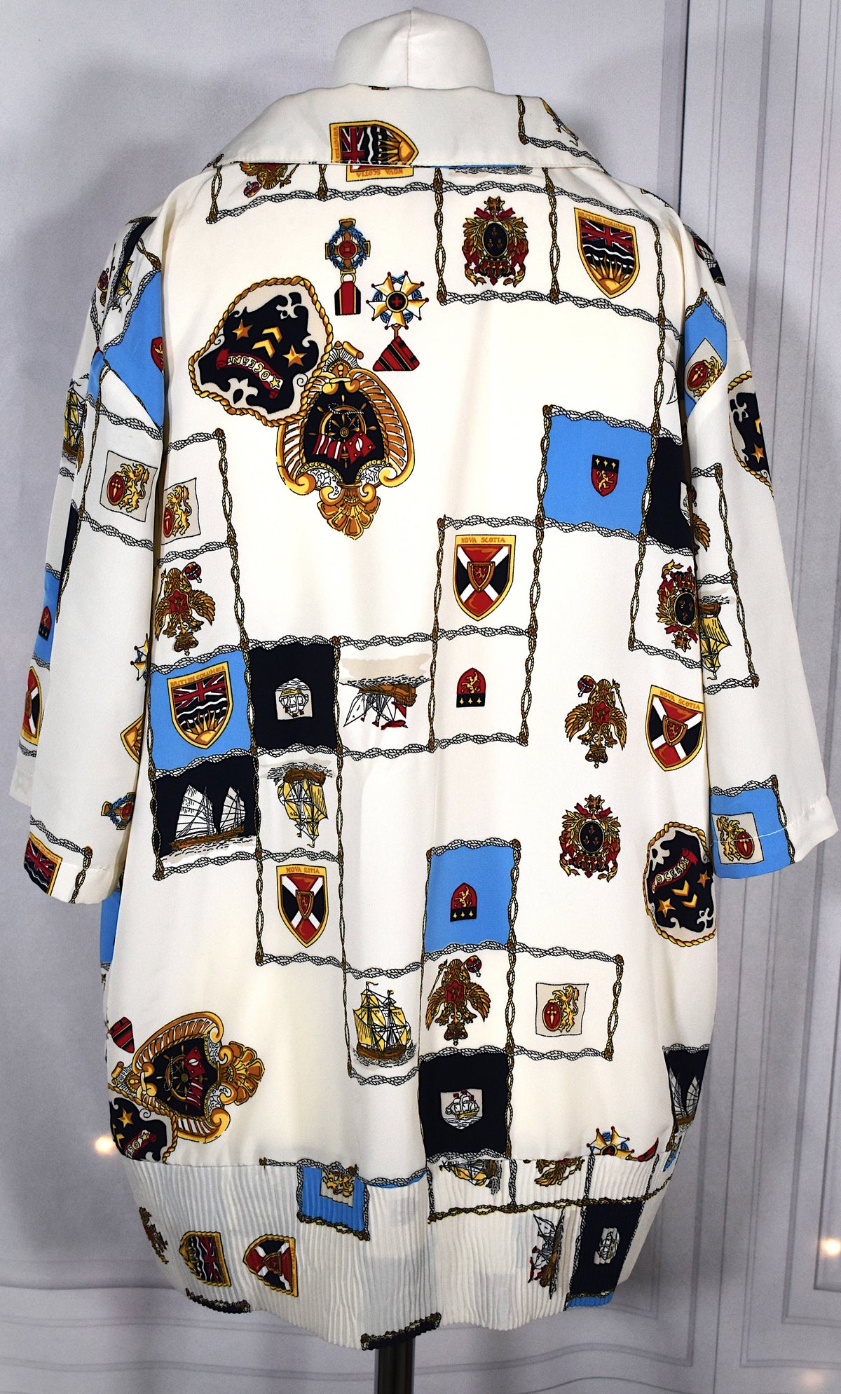 Chemise vintage fluide blanc cassé motifs marins et royaux